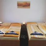 Tuender Szallo Apartment *