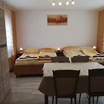 Apartment Tuender Szallo