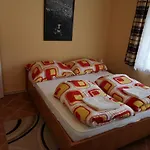 Tuender Szallo Apartment *