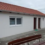 Tuender Szallo Epleny