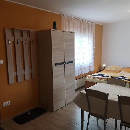 Tuender Szallo * Eplény