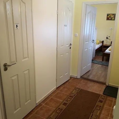 Tuender Szallo Apartament *