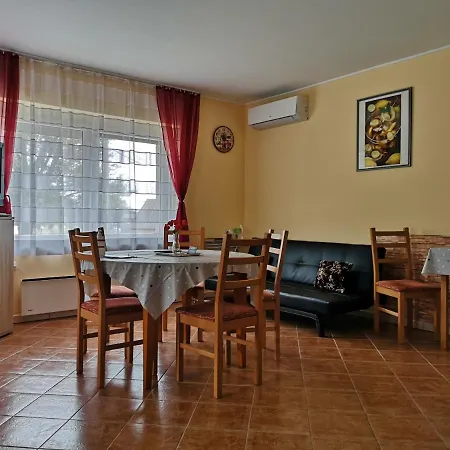 Tuender Szallo *