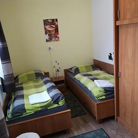 Tuender Szallo * Eplény