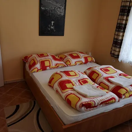 Tuender Szallo Apartament *