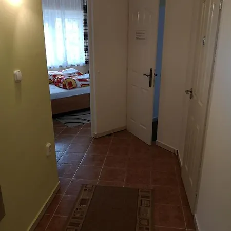 Tuender Szallo Eplény