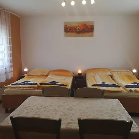 Apartament Tuender Szallo Eplény