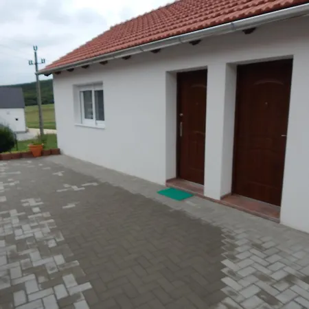 Tuender Szallo * Eplény