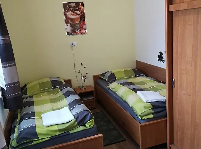 Tuender Szallo * Eplény