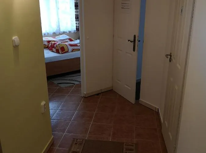 Tuender Szallo Eplény