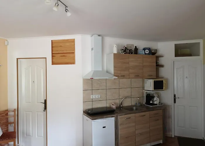 Tuender Szallo Eplény