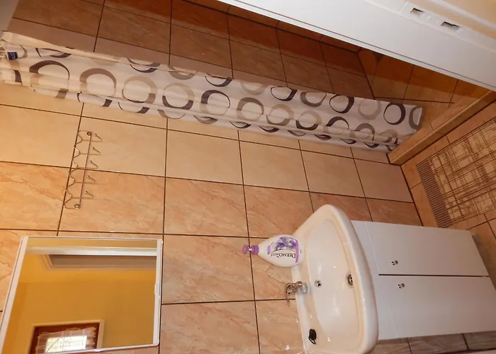 Tuender Szallo * Eplény