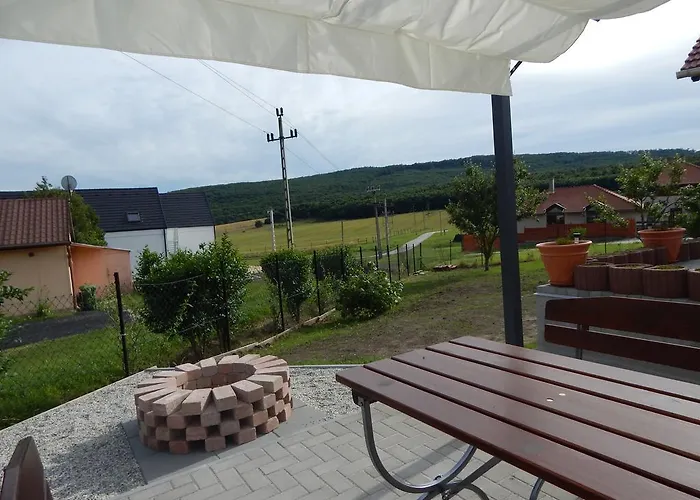 Tuender Szallo Eplény