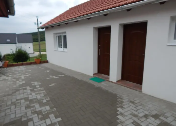 Tuender Szallo * Eplény