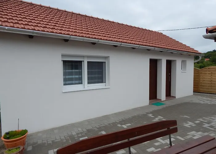 Tuender Szallo Eplény