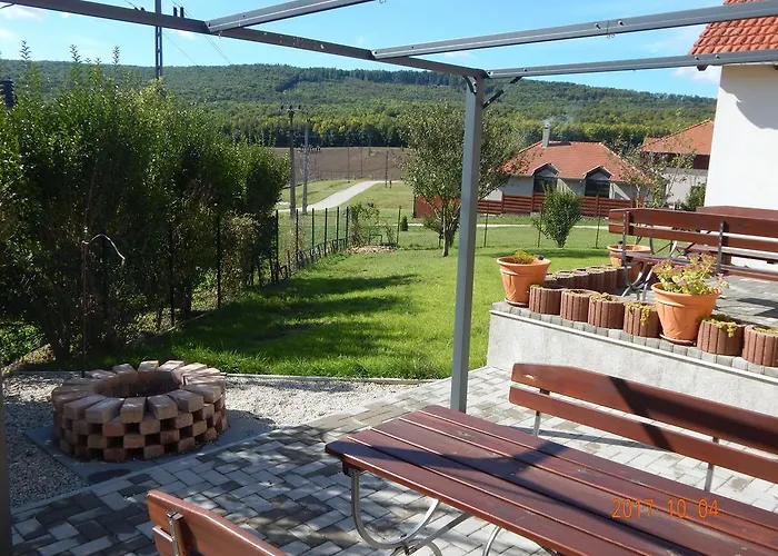 Tuender Szallo Eplény