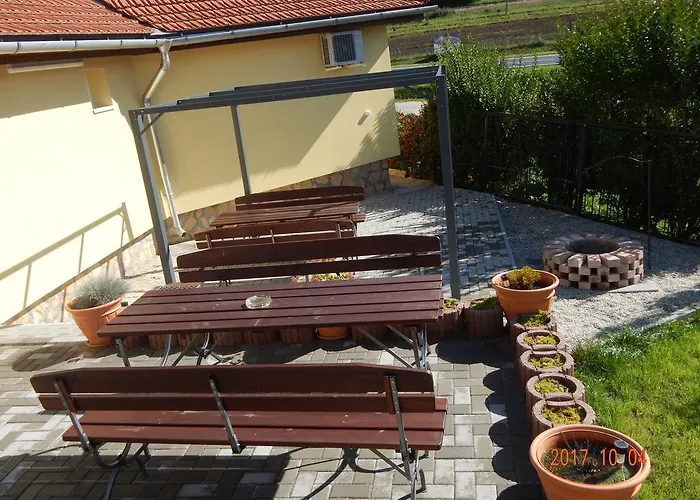 Tuender Szallo * Eplény