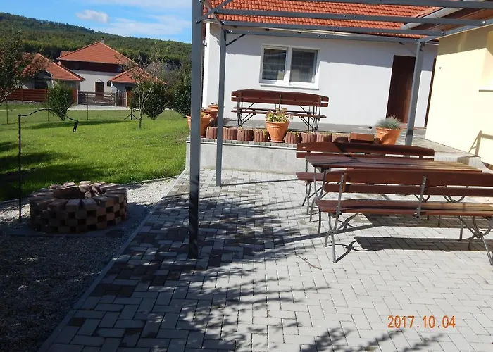 Tuender Szallo * Eplény